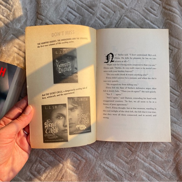 The Vampire Diaries 1-4. The Awakening & The Struggle, The Fury & Dark Reunion. - Picture 11 of 12